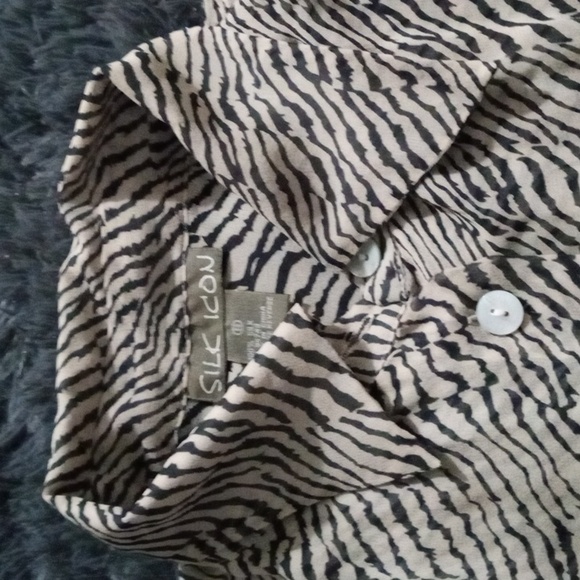 Silk animal print blouse - Picture 2 of 7
